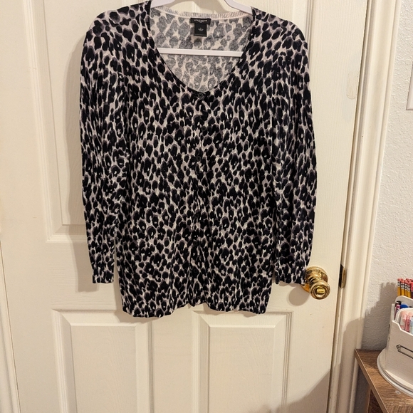 🌟3for$15 Ann Taylor Women's Button Up Sweater - Picture 2 of 13